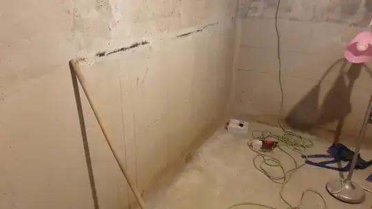 Wall coating, barely stained at all 
