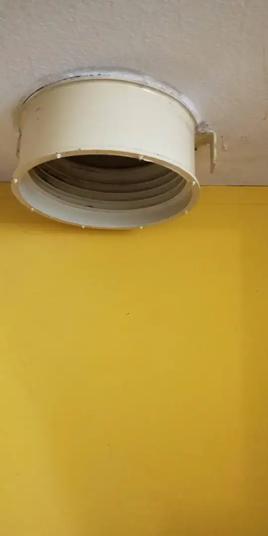 Ceiling - duct joint that leads to the roof cavity