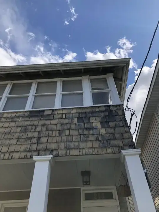 The area of interest where I am finding difficulty placing a ladder.