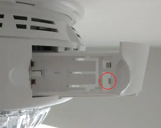 Battery drawer with a damaged terminal