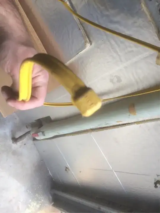 Here is the end of the cord, that I can't see connecting to anything.