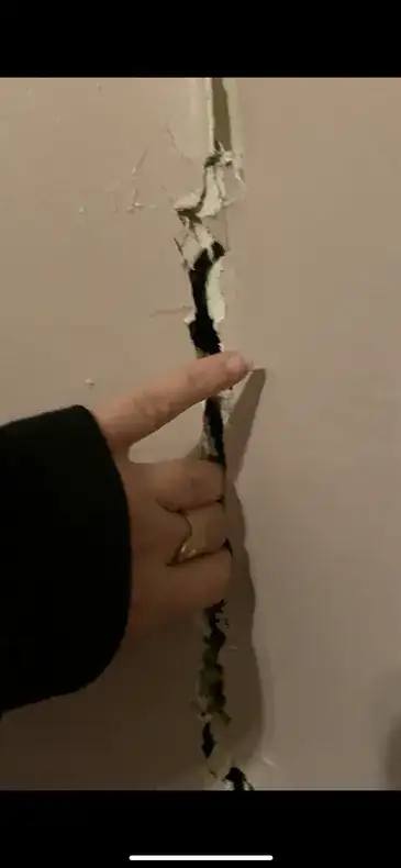 Image of huuuuge crack