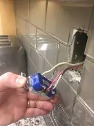 old outlet with 4 wires