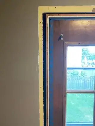 upper door, latch side