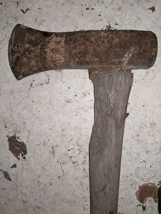 splittng maul (sharp sledgehammer) with handle damage.