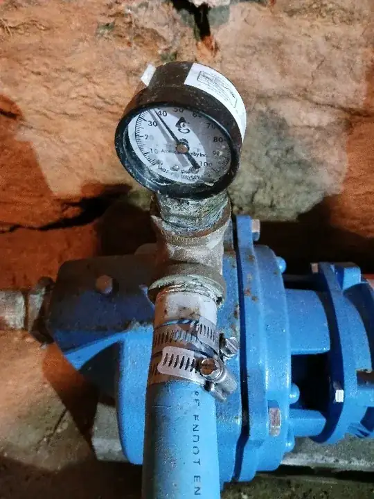 hand dug well pump pressure gage
