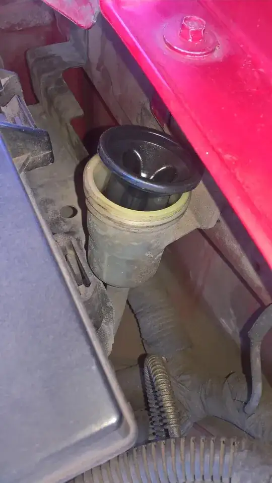 1999 Ford Ranger Clutch reservoir