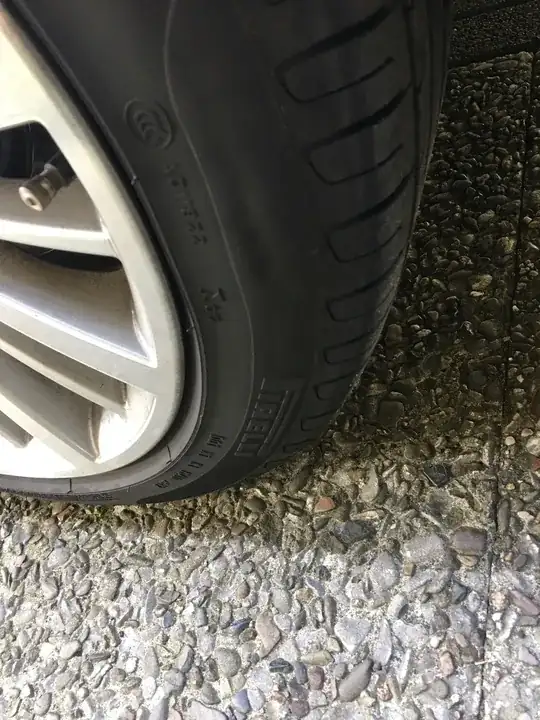 Tyre wall distortion
