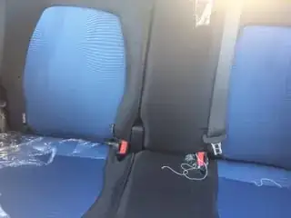 the center seat in the rear (picture of the center seat in the rear)