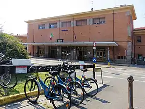 The passenger building.