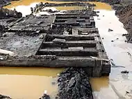 Remains of an old floodgate in De Hunze near De Hilte&nbsp;[nl; pl; zh-min-nan] (Tjassensverlaat&nbsp;[nl])