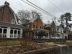 Homes along Riverside Drive in The Island