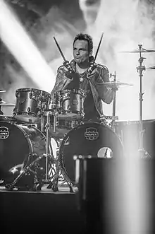 Bohnke performing with Avantasia in 2016