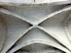 Entrance vaulted ceiling