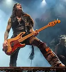 Garric live with Alice Cooper in 2015