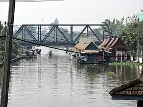Typical atmosphere of Taling Chan floating market
