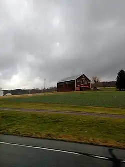 Mail Pouch Tobacco barn along PA 53