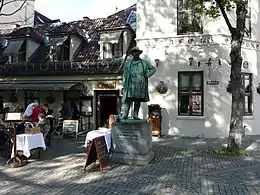 Statue of stage actor Johannes Brun at Engebret Cafè