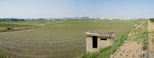 Pill-box in Seryu-dong, Suwon37°15′13″N 126°59′54″E﻿ / ﻿37.25361°N 126.99833°E﻿ / 37.25361; 126.99833