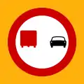 Ρ-31No overtaking from vehicles over 3.5 tonnes