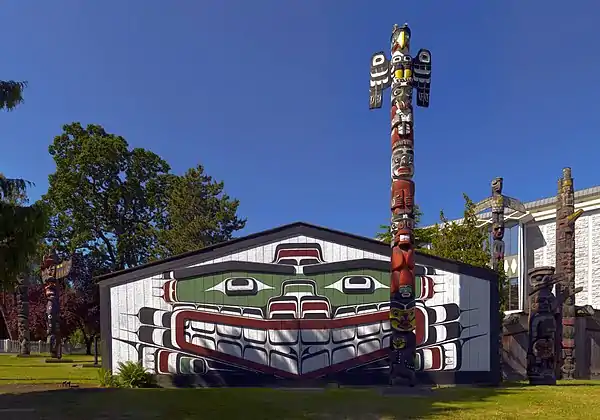  Thunderbird carving at the top of the totem pole in front of Wawadit'la, a Kwakwaka'wakw First Nation big house built by Chief Mungo Martin in 1953, located in Victoria, British Columbia